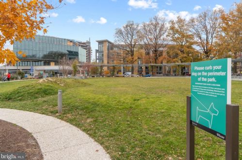 525 Water St, Washington DC 20024 exterior