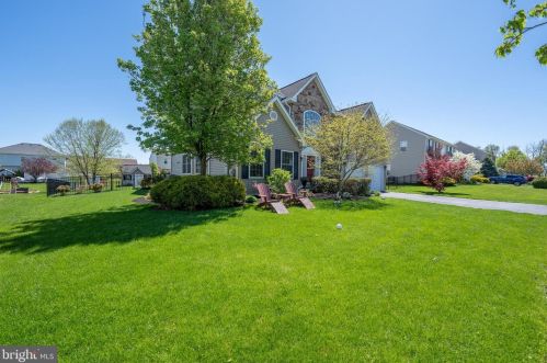 9720 Sleepy Hollow Ln, Breinigsville, PA 18031-1183