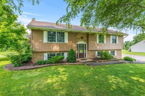 14 Willow Dr, New Wilmington, PA 16142-1836