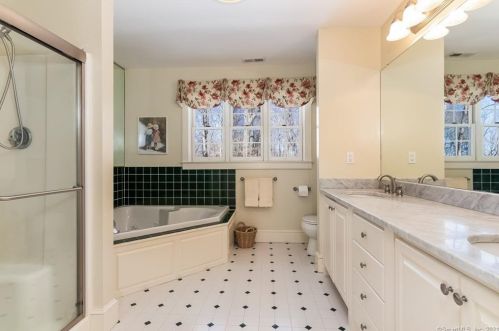 11 Blueberry Hill Reserve, Deep River CT  06419-2330 exterior