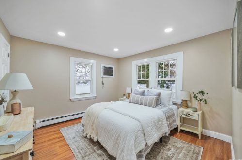 428 Oak Neck Rd, West Islip NY  11795-3614 exterior
