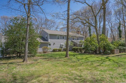 16 Clayton Dr, Huntington Station NY 11746-5503 exterior