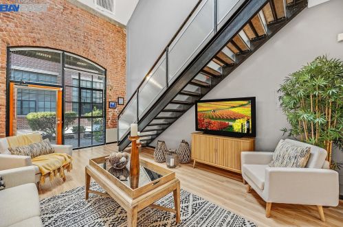 425 11th St, Oakland, CA 94606-2839