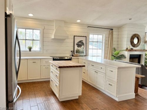 220 Palm Lk Dr, Sanibel FL 33957-5601 exterior