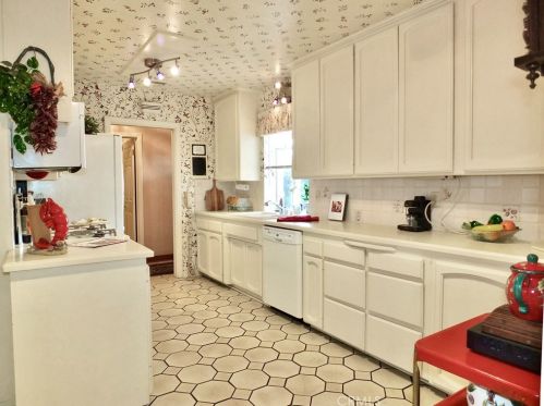 2277 San Vicente Ave, Long Beach CA  90815-2153 exterior