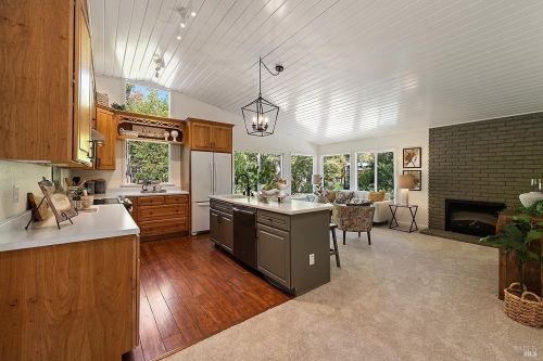 1932 Bronco St, Santa Rosa, CA 95403-2322