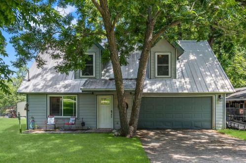 70 Rustling Oaks St, Stephen Creek, TX 77331-9675