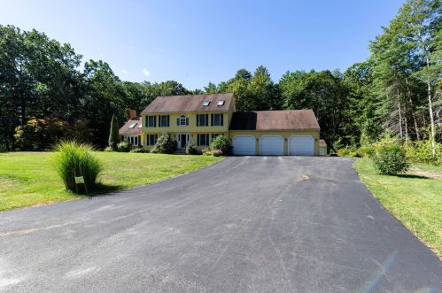 25 Crosby Ln, Londonderry, NH 03053-3274