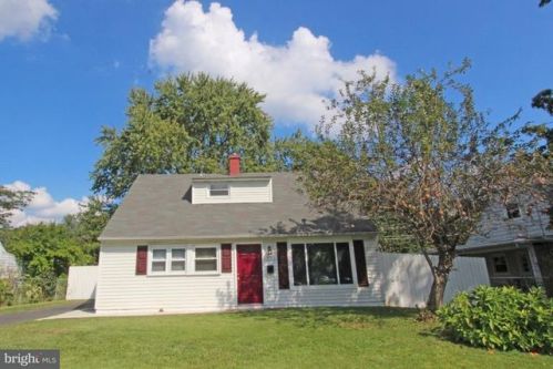 572 Carlisle Dr, Yardley, PA 19067-6804