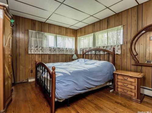 613 Caledonia Rd, Huntington Station NY 11746-5122 exterior