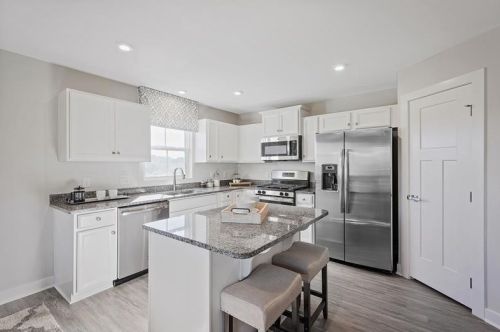 237 Smith Ln, Beaver Falls, PA 15010-1238