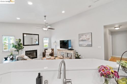 3889 Oak Grove Ct, Oakley CA  94561-4218 exterior