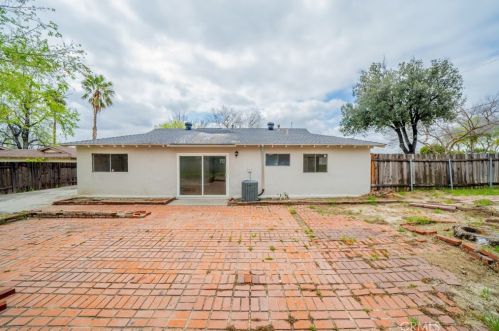 594 Sequoia St, San Bernardino CA  92407-3155 exterior