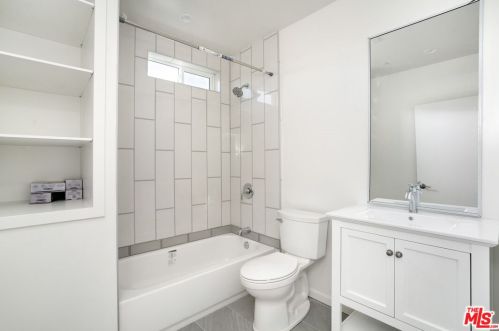 14754 Gilmore St, Van Nuys CA 91411-1520 exterior