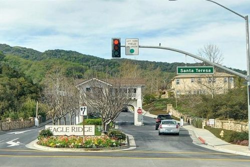 2415 Muirfield Way, Gilroy CA  95020-3065 exterior