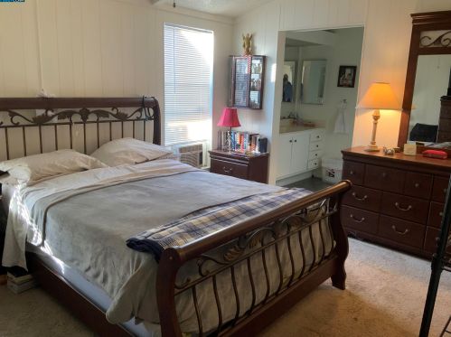 200 Queens Way, West Pittsburg CA  94565-5429 exterior