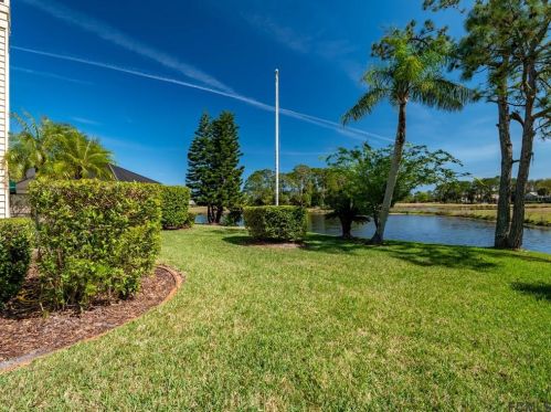 305 Mallard Ln, Daytona Beach FL 32119-8719 exterior