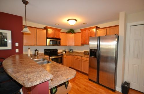 2660 Hidden Dr, Milwaukee WI 53221-3241 exterior