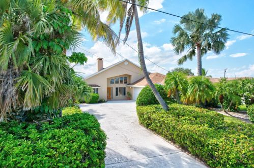 1705 Bayshore Dr, Fort Pierce, FL 34949-3402