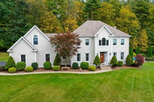 2 Woodledge Dr, East Granby, CT 06026-9639