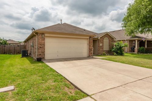 921 Marist Dr, Fort Worth, TX 76120-2338
