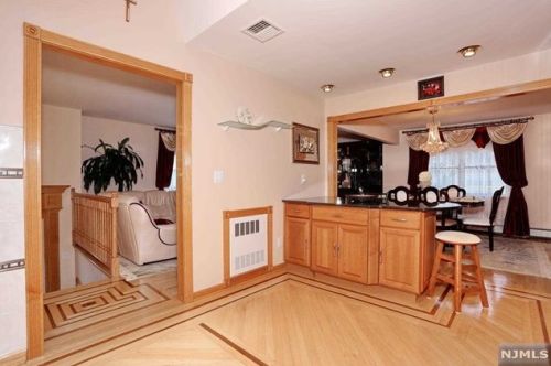 19 Elmhurst St, Elmwood Park NJ  07407-1320 exterior