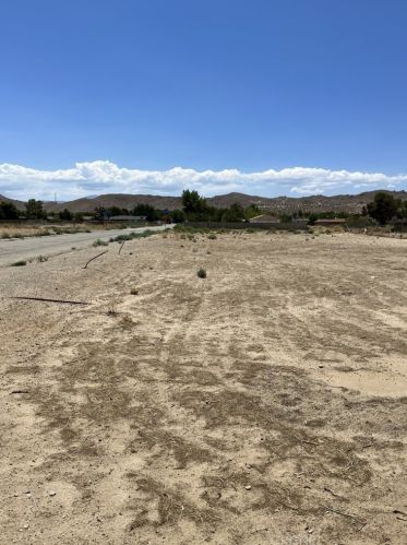 15732 Valeport Ave, Lancaster CA  93535-7091 exterior