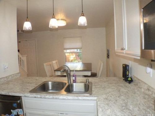 913 Kingwood St, Santa Rosa CA  95401-6509 exterior