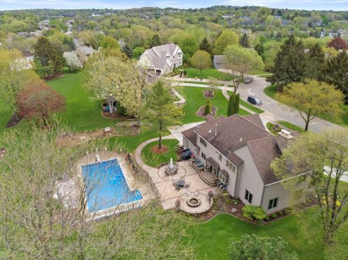 3012 Kisdon Hill Dr, Waukesha, WI 53188-3933