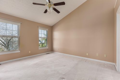 8526 Woodcreek Dr, Florence KY  41042-8237 exterior