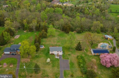 1822 Old Sumneytown Pike, Harleysville PA  19438-1129 exterior