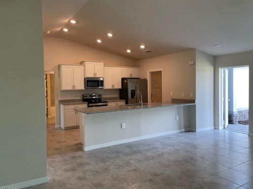 1420 13th Ter, Cape Coral, FL 33909-1556