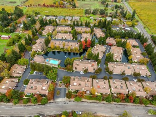 70 Fountain Grove Cir, Fairfield, CA 94558-2485