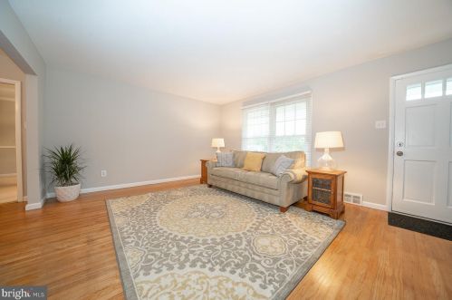 3021 Eisenhower Rd, Norristown, PA 19403-4005