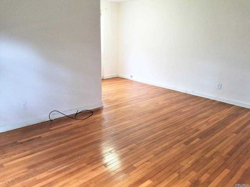 150-25 89th St, Jamaica, NY 11414-1322