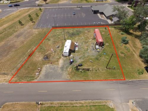 33 Hyland Ln, Lowell, OR 97452-9747