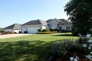 2437 Cumming Ave, West Des Moines, IA 50061-9364