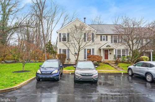 88 Village Dr, Collegeville, PA 19473-2331