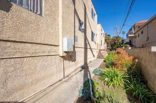 1160 Elm Ave, Glendale CA  91201-1385 exterior