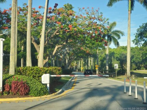 15624 16th Ct, Hollywood, FL 33027-2348