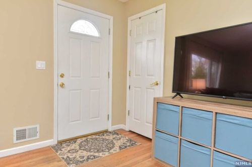 21 Murray Rd, Montvale, NJ 07645-2609