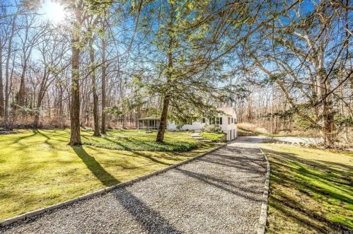 30 White Birch Rd, Scotts Corners, NY 10576-2325