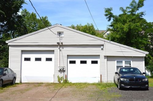 4 Philip Pl, North Haven, CT 06473-1608