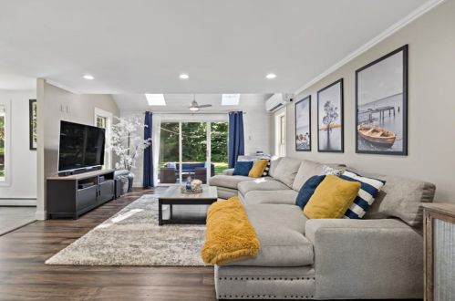 62 Demello Dr, Tiverton RI  02878-2770 exterior