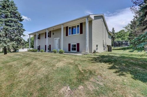 108 Nantucket Dr, Fishkill NY  12524-1021 exterior