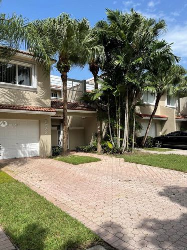 5272 103rd Ave, Miami, FL 33178-6625