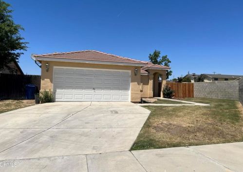 102 Pilot Ave, Bakersfield, CA 93308-7874