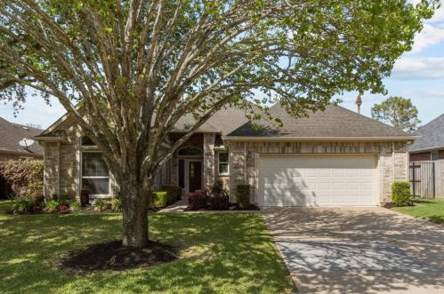 3415 Cedar Hollow Dr, Pearland, TX 77584-8105