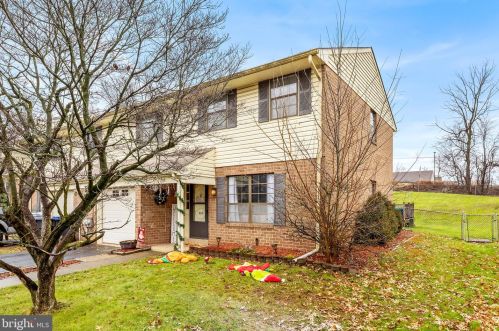 305 Laurel Dr, Collegeville, PA 19426-2216