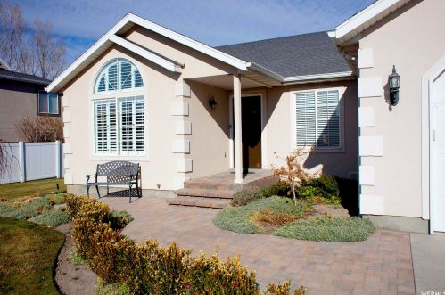 928 Vahe St, Draper, UT 84020-8416